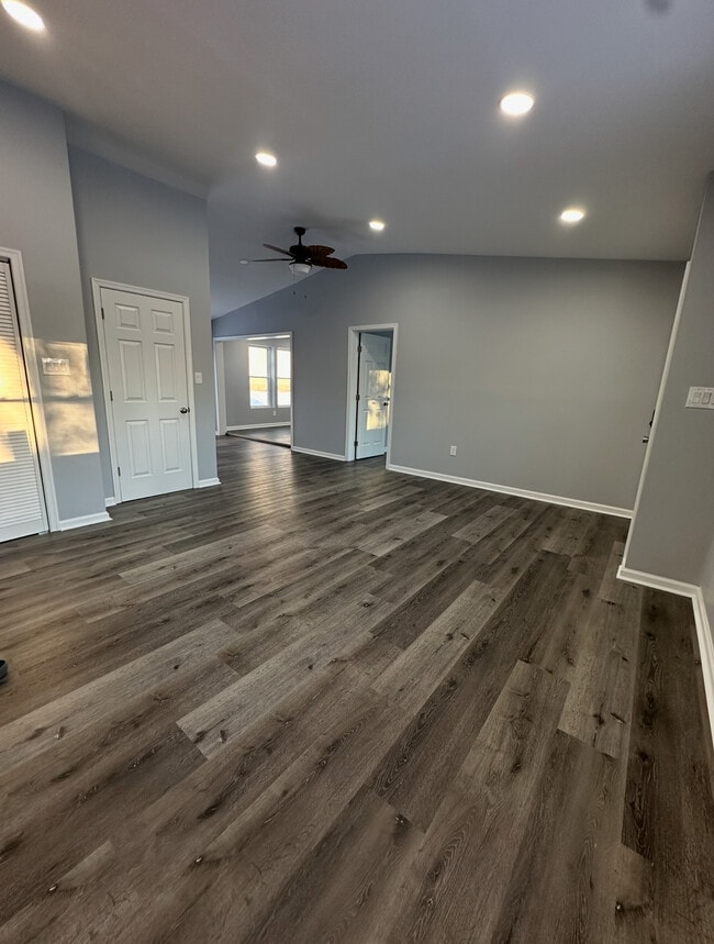 Building Photo - 43 Reubens Cir