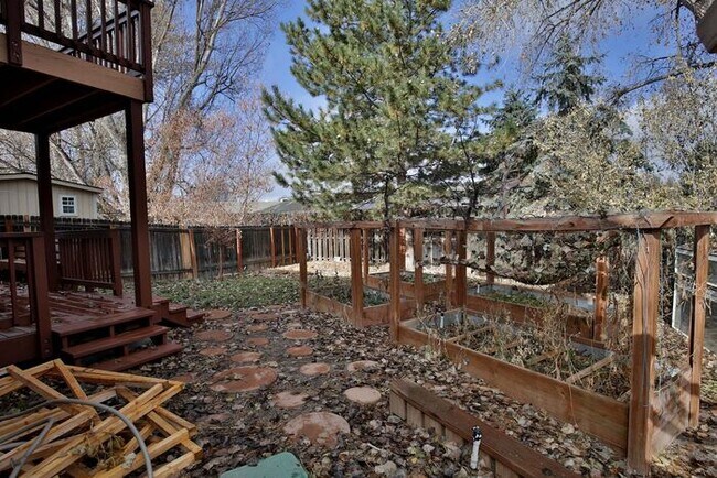 Building Photo - 3 Bedroom, 2.5 Bath Townhome
