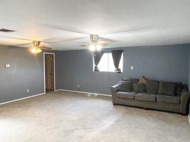 Building Photo - 1030 S 18th St