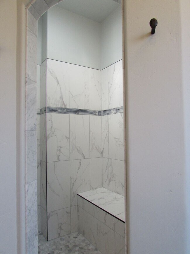 Building Photo - 2096 Two Wood Dr