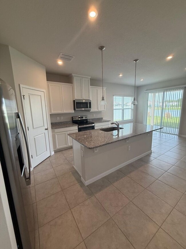 Building Photo - Beautiful 3BR/3BA Home in Creekside