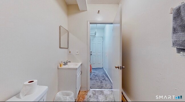 Building Photo - 666 Main St