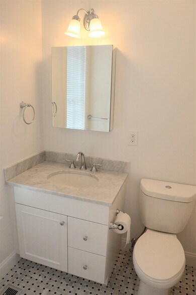 Building Photo - 15 Langdon St