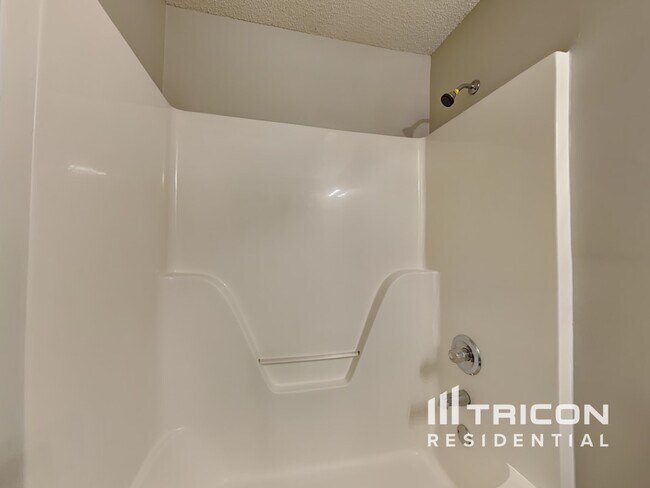 Building Photo - 3480 Cameo Ct