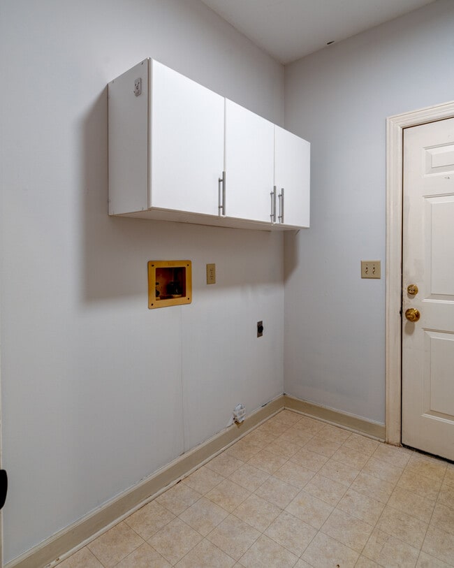 Building Photo - 60 Ravenwood Hills Cir