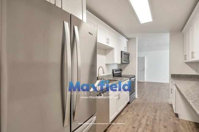 Building Photo - Pet Friendly Main Floor 3BD 2BA 2GA Unit Near Costco and High School