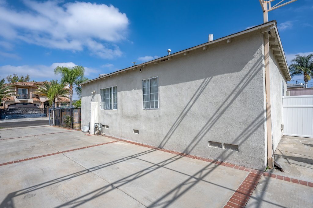 Building Photo - 6506 Teesdale Ave