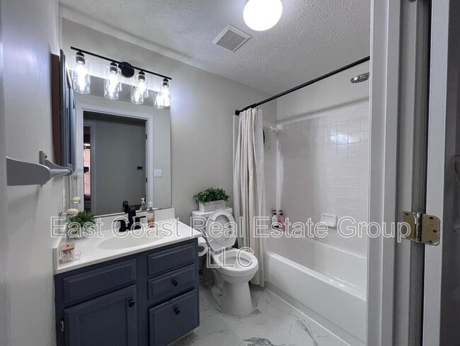 Building Photo - 615 Himes Ave