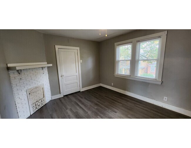 Building Photo - Alice St Triplex