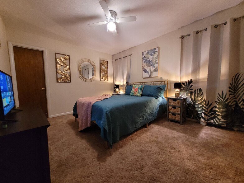 Building Photo - 2501 Washington St