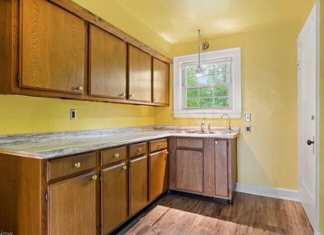 Building Photo - 4224 Chester Dr