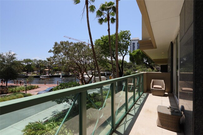 Building Photo - 411 N New River Dr E