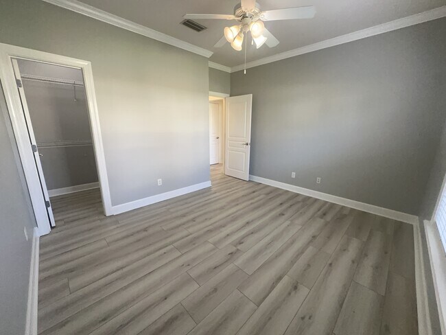 Building Photo - 3650 Victoria Dr