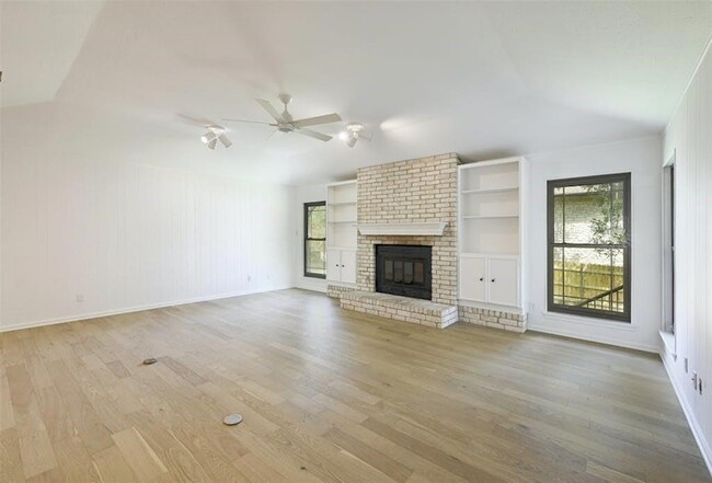 Building Photo - 2115 Wychwood Dr