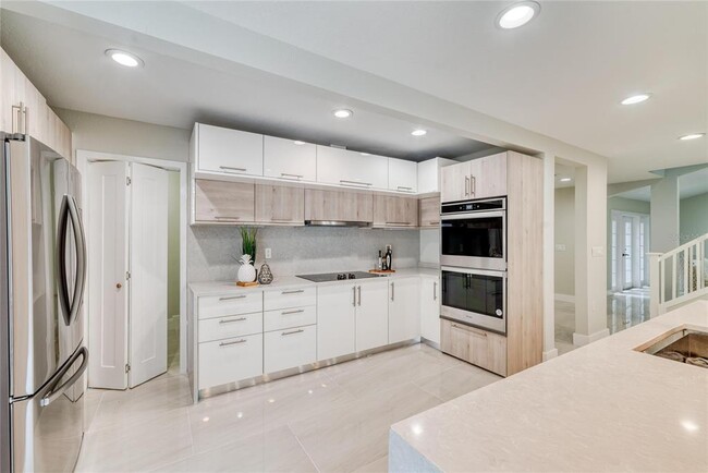 Building Photo - 15722 GardenSide Ln