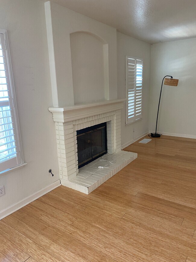 Building Photo - 5460 Azure Ct