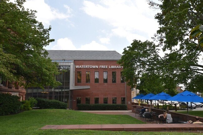 Building Photo - 138 Main St