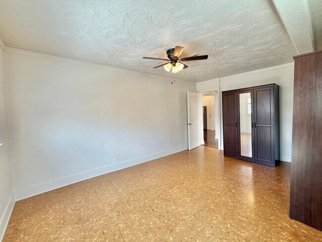 Building Photo - 729-731 W 100 S