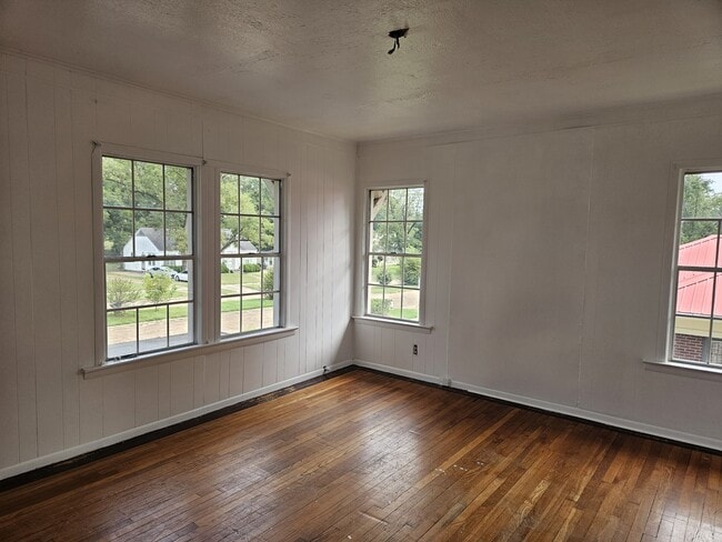 Building Photo - 917 Pecan Blvd