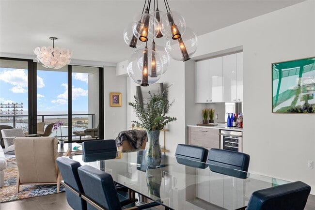 Building Photo - 301 1st St S