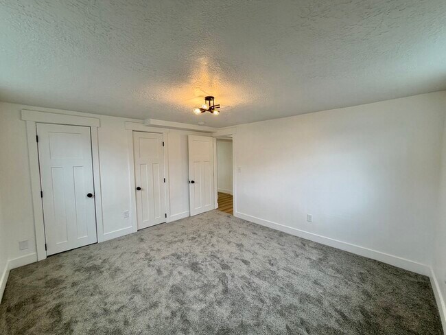 Building Photo - 651 N 800 W St