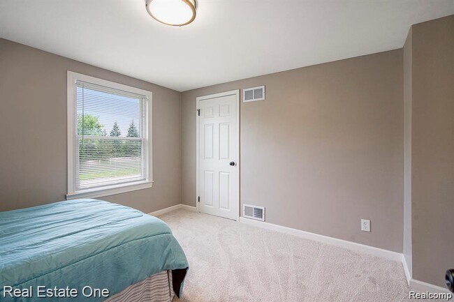 Building Photo - 51275 W Seven Mile Rd