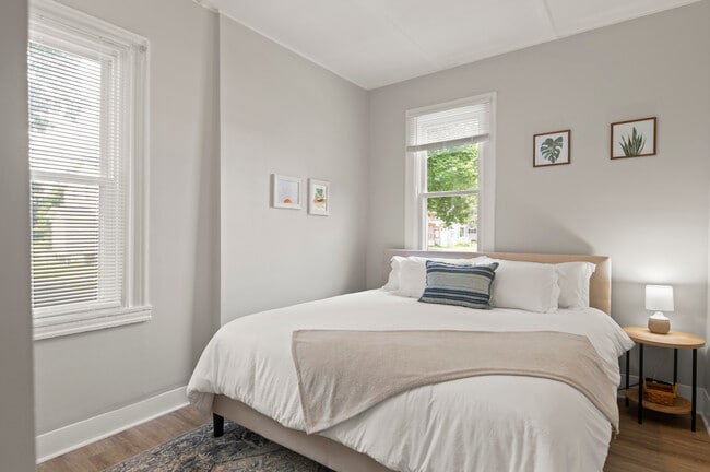 Building Photo - 125 W Circular St