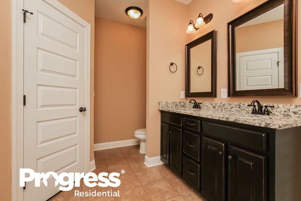 Building Photo - 1703 Drayton Dr