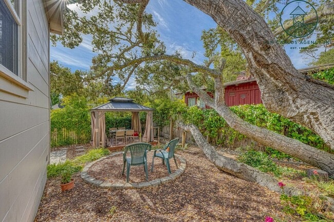 Building Photo - Charming Furnished Two Bedroom Cottage in Carmel-by-the-Sea
