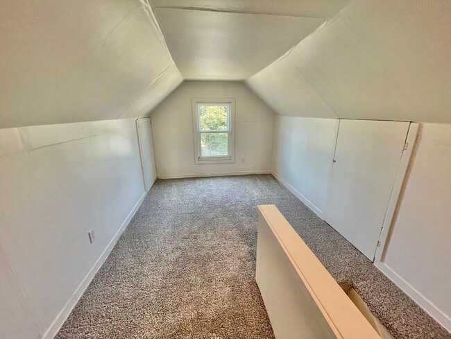 Building Photo - Modern and Bright 3Bd/1B Home | Washer & D...