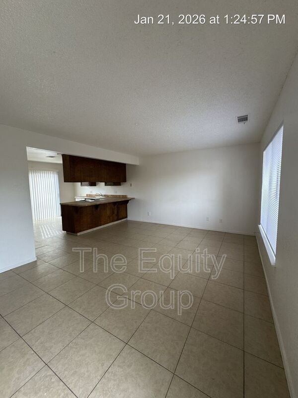 Building Photo - 2025 S Tracy Ct