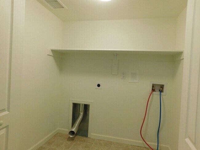 Building Photo - 654 Trinity Way