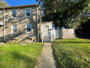 Building Photo - Newly Renovated 3 Bed, 1.5 Bath in Fairview!