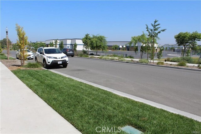 Building Photo - 140 Paramount