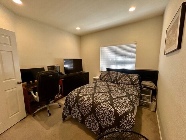 Building Photo - Modern and Convenient Condo Near Almaden Lake