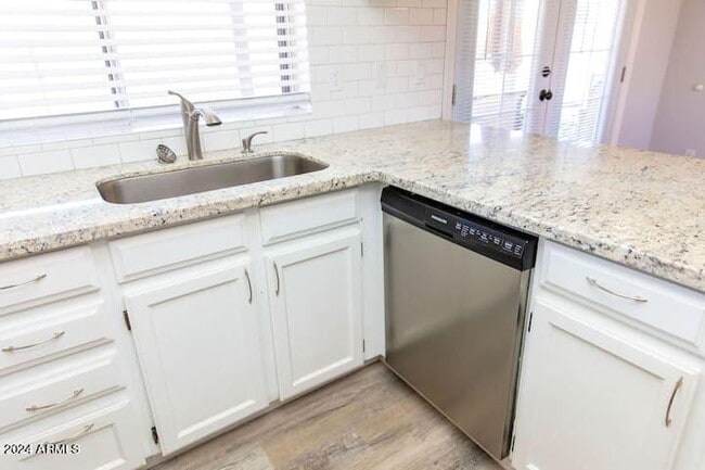 Building Photo - 1025 N Menze St