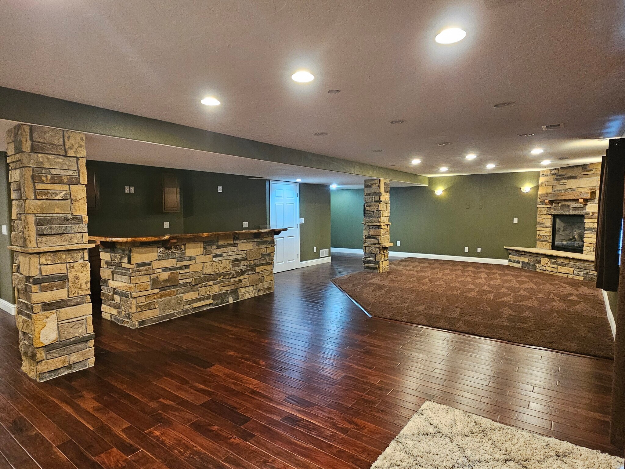 Building Photo - 1138 Lakecrest Ct