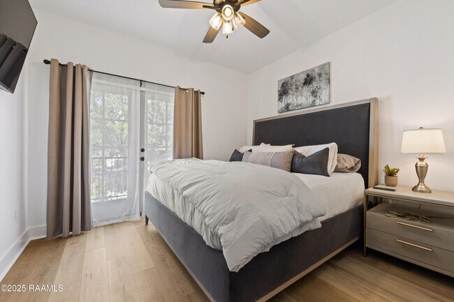 Building Photo - 204 Steiner Oaks