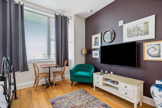 Primary Photo - 925 Common St