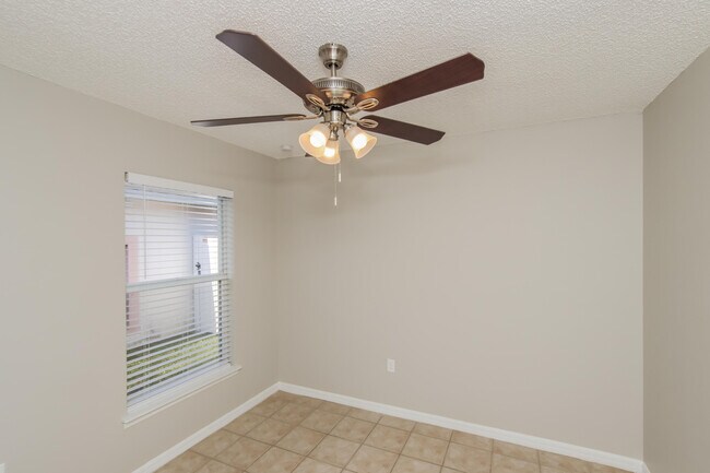 Building Photo - 2908 Maderia Cir