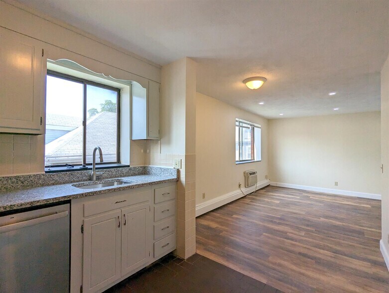 Building Photo - 84 Newbury St