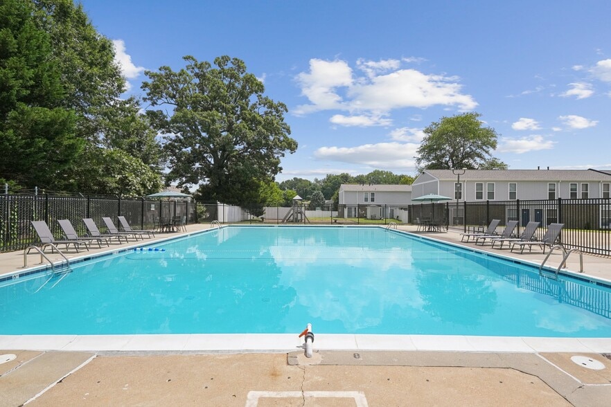 Building Photo - Townhouses of White Oak