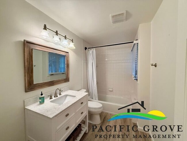 Building Photo - Pacific Grove 2-bedroom , 2 bath. Prime Wa...