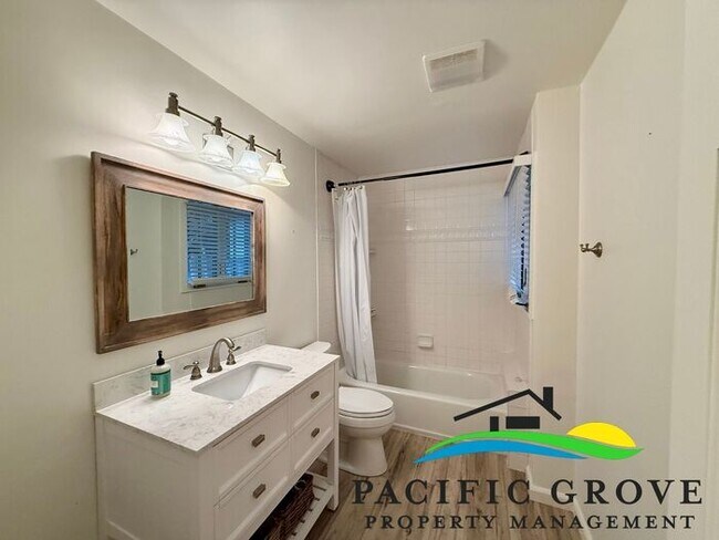 Building Photo - Pacific Grove 2-bedroom , 2 bath. Prime Walk to Town Location!