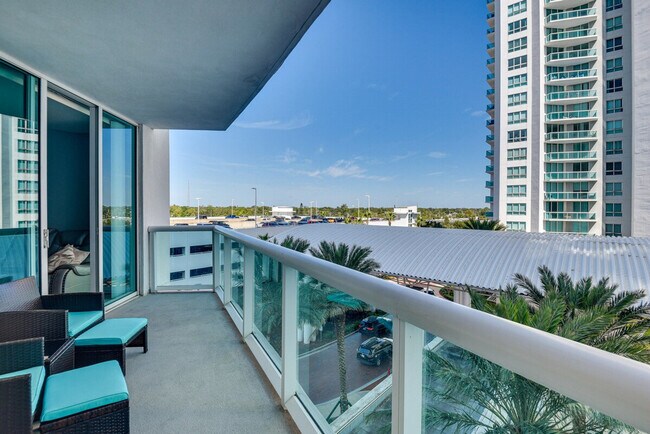 Building Photo - 241 Riverside Dr