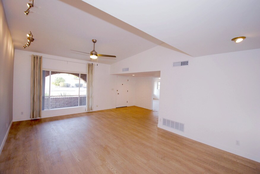 Building Photo - 3703 E Montecito Ave