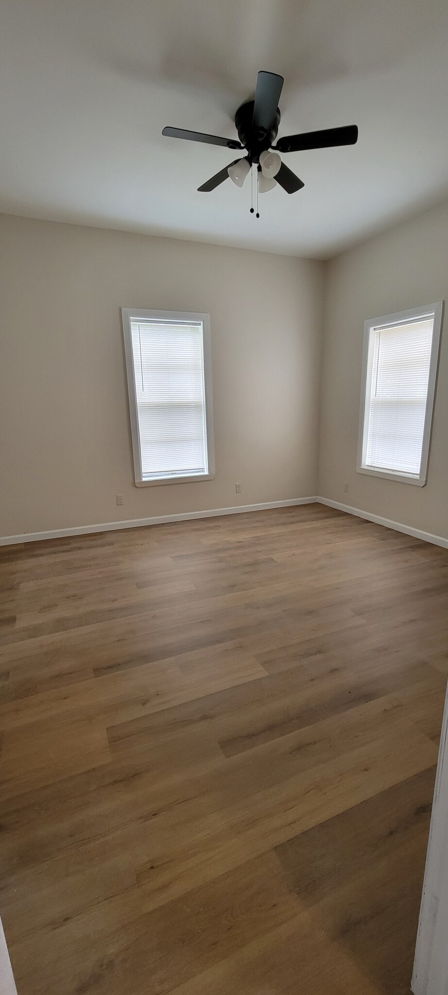 Large Master Bedroom - 1914 S S St