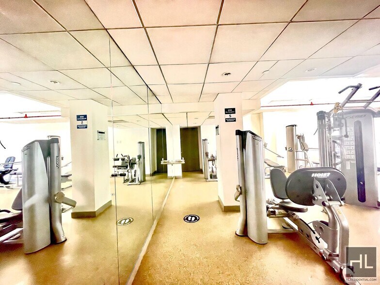 Building Photo - Fourth Avenue