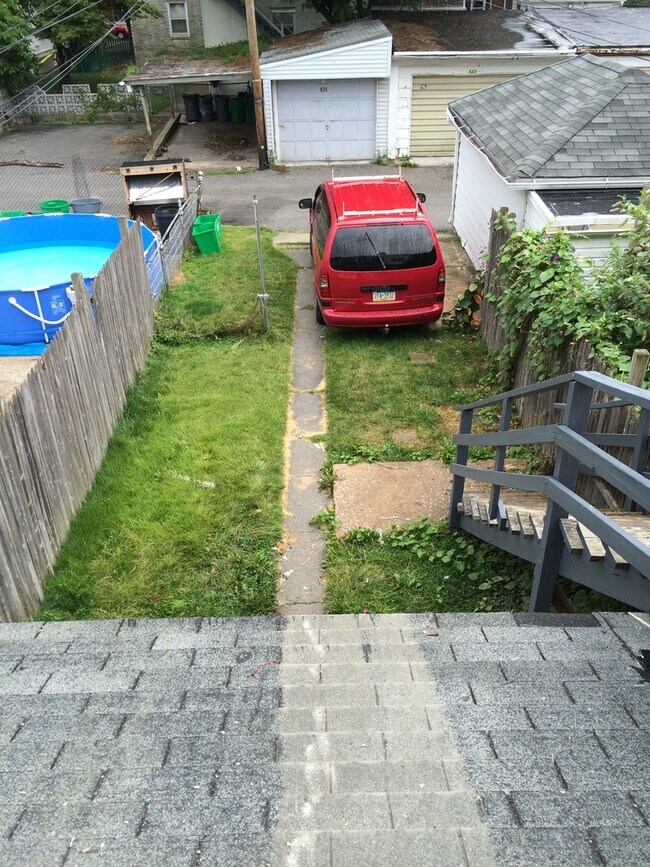 Building Photo - Spacious 3 Bedroom Apartment in East York City SD