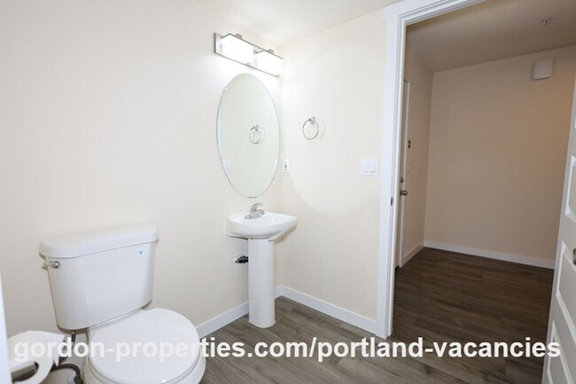 Building Photo - 5407 SE 121st Ave